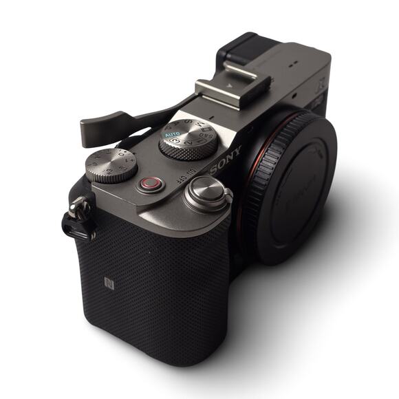 Sony a7C (Low Shutter) Camera + Smallrig Cage & More - Excellent Condition - Picture 5 of 15